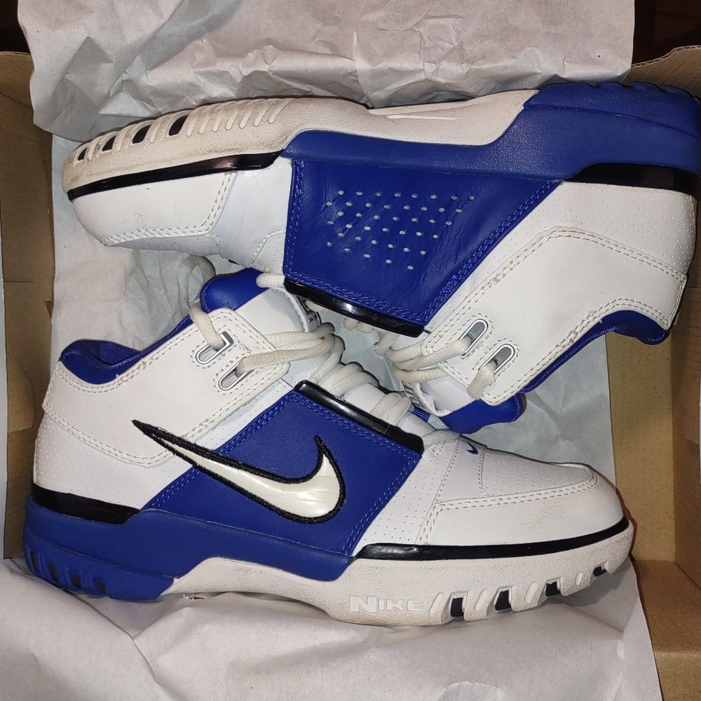 Nike LeBron 1 low blue and white size 8
